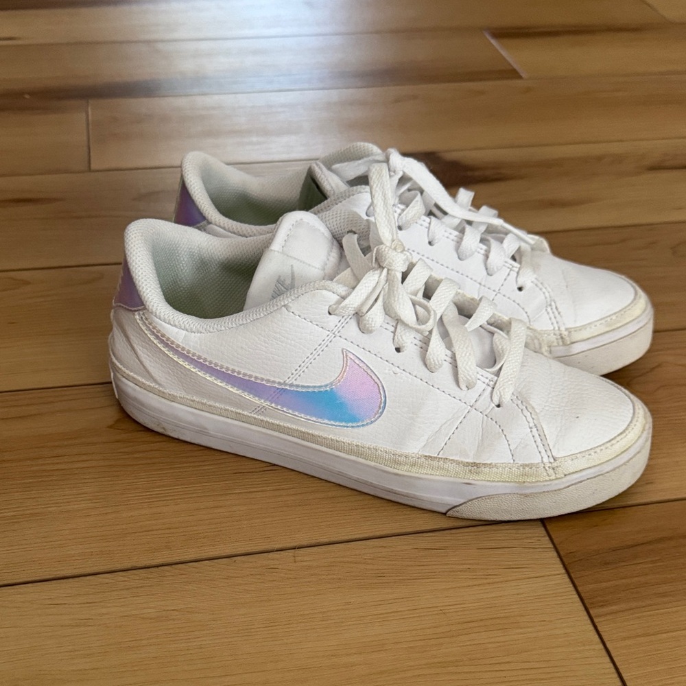 Nike Women’s White Sneakers with Iridescent Detail